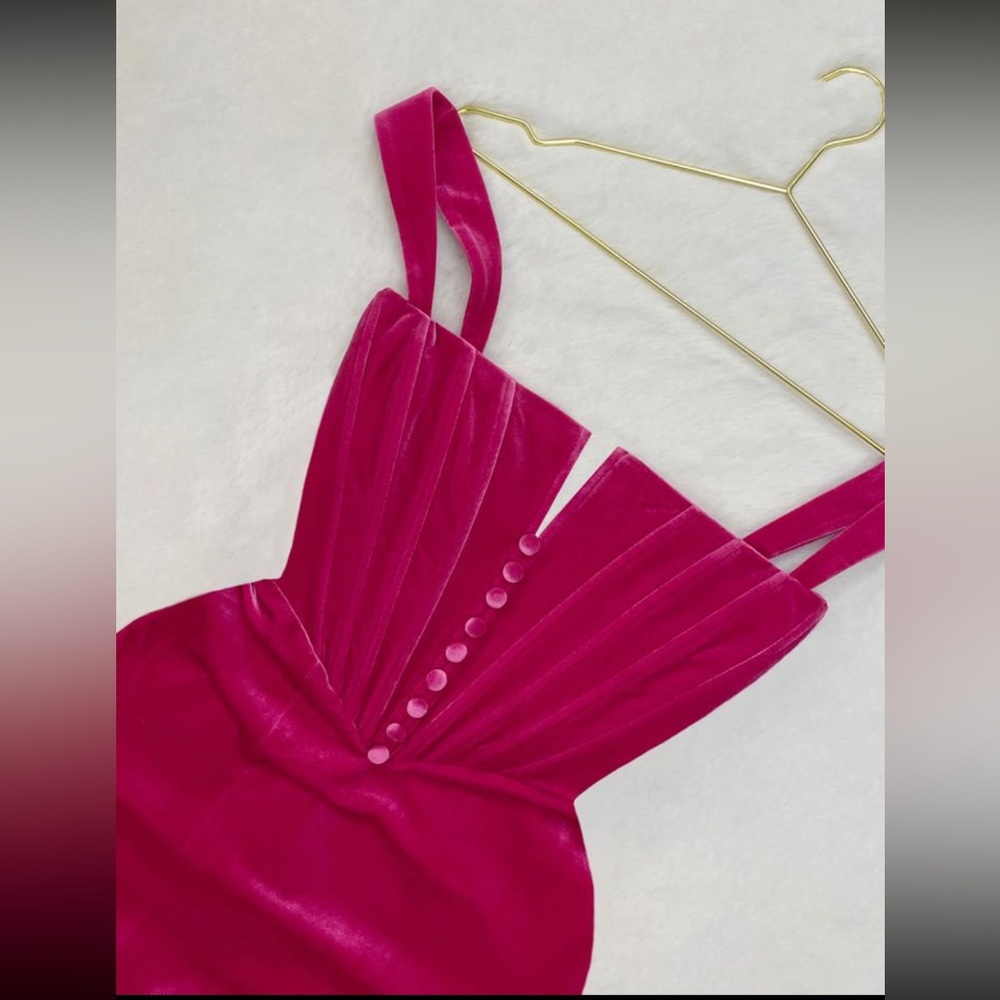 Adeirlina hot pink velvet dress 💗
